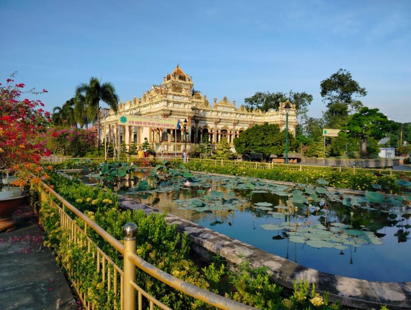 Vinh Trang Pagoda_explorevan_vietnam2
